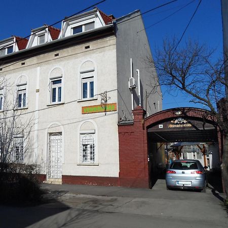 Garden Szivarvany Utcai Vendeghaz Szeged Eksteriør billede