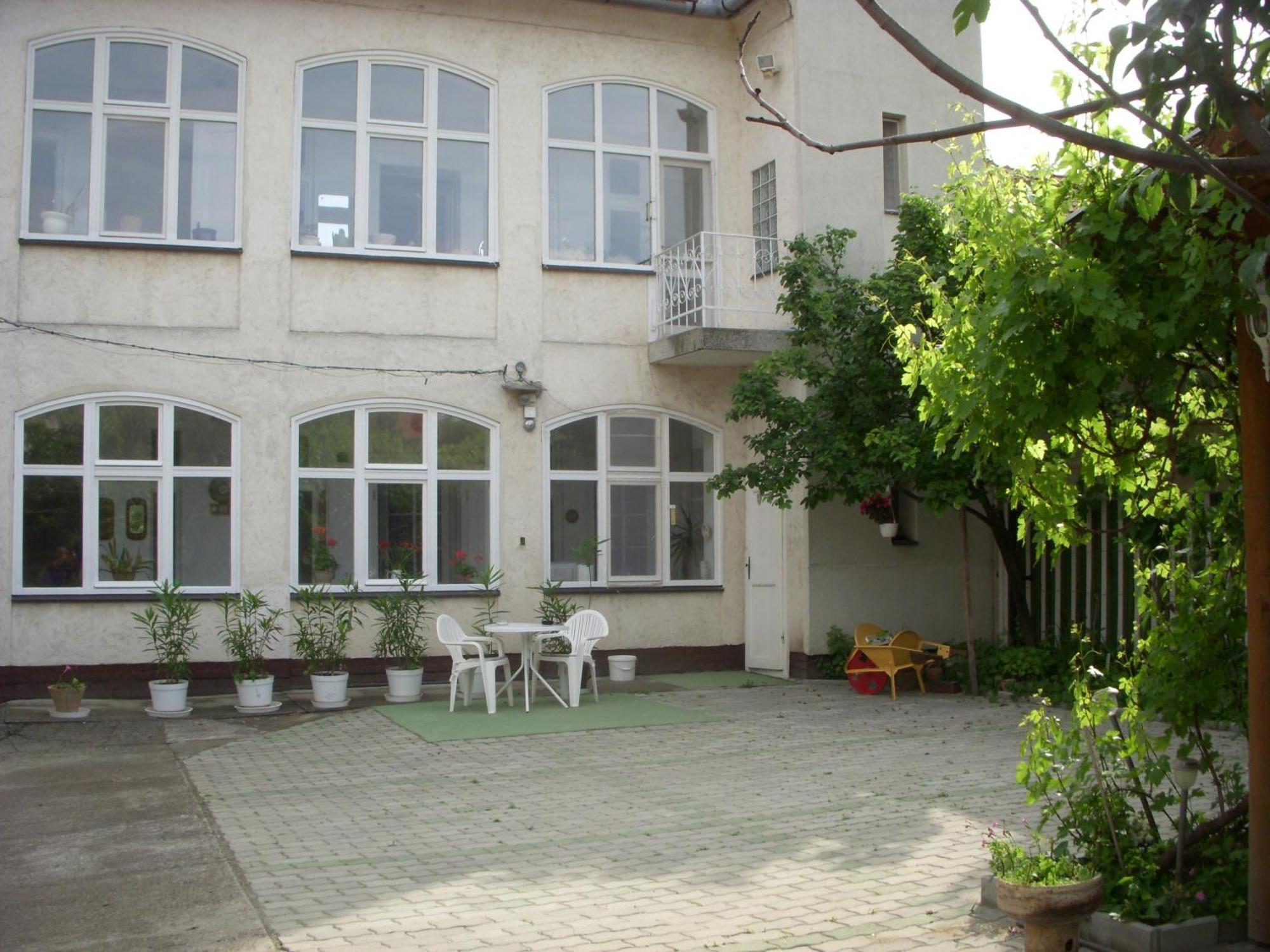 Garden Szivarvany Utcai Vendeghaz Szeged Eksteriør billede